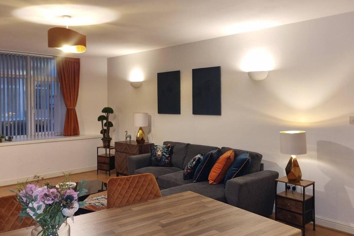 Explorer's Rest - Elegant Base By Historic - Charming Liverpool