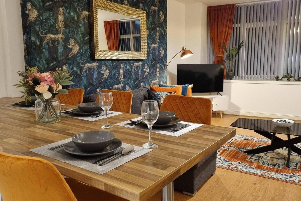 Explorer's Rest - Elegant Base By Historic - Charming Apartment *