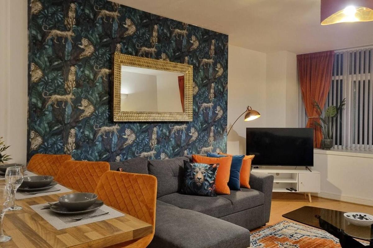 Explorer's Rest - Elegant Base By Historic - Charming Apartment