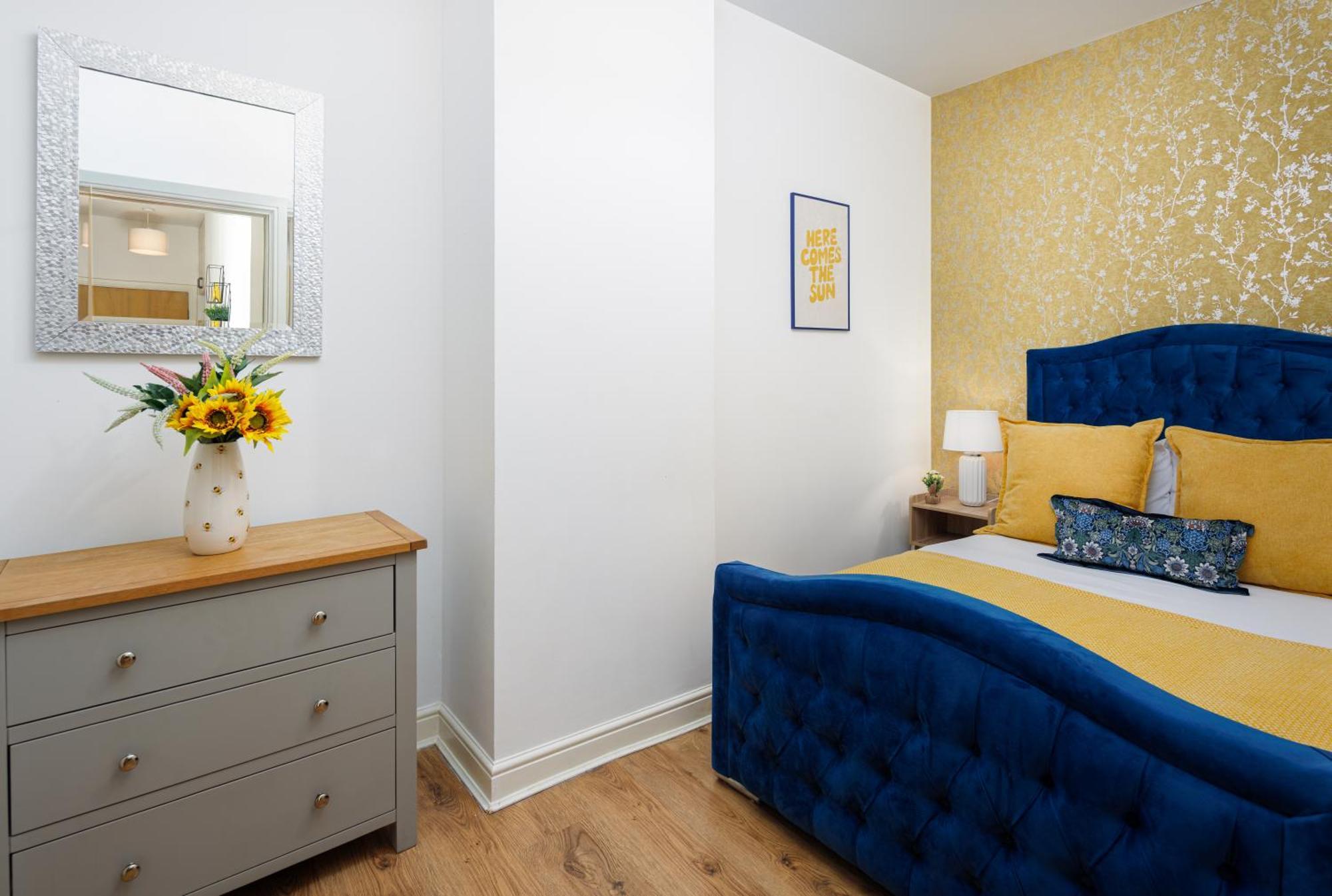 Explorer's Rest - Elegant Base By Historic - Charming Apartment Liverpool